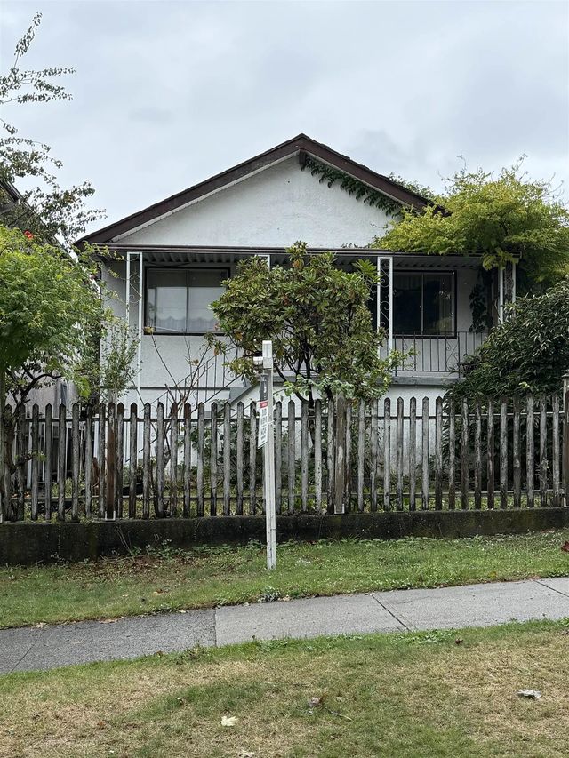 3409 E Pender Street, Vancouver