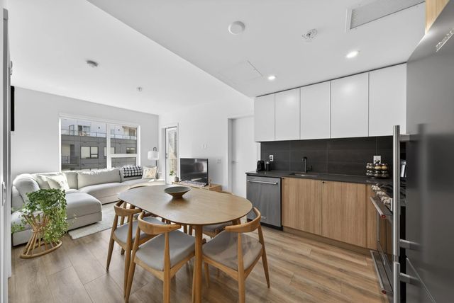 648 Lea Avenue 404, Coquitlam