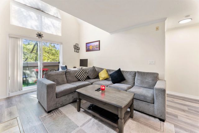 12155 75a Avenue 406, Surrey