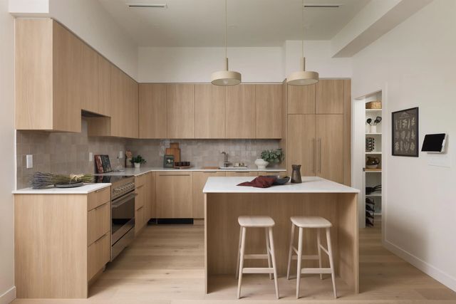595 E 49th Avenue 1, Vancouver