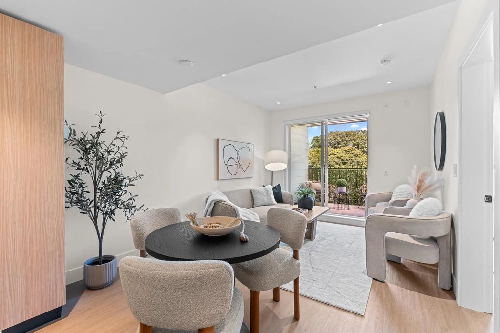 2235 E Broadway 410, Vancouver
