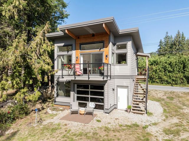 7835 Redrooffs Road, Halfmoon Bay