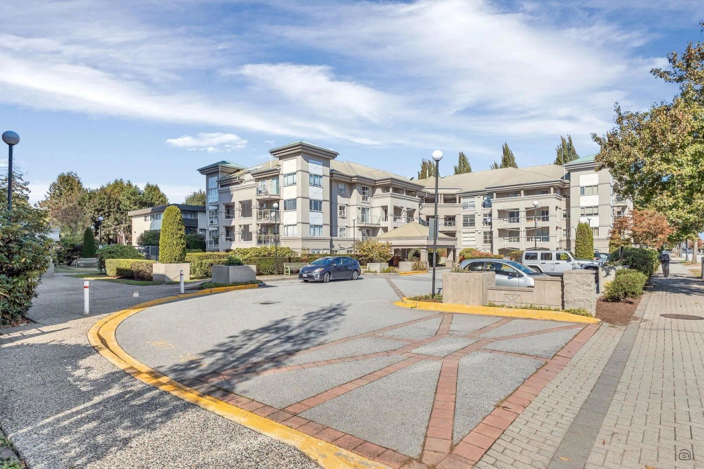 10533 University Drive 206, Surrey