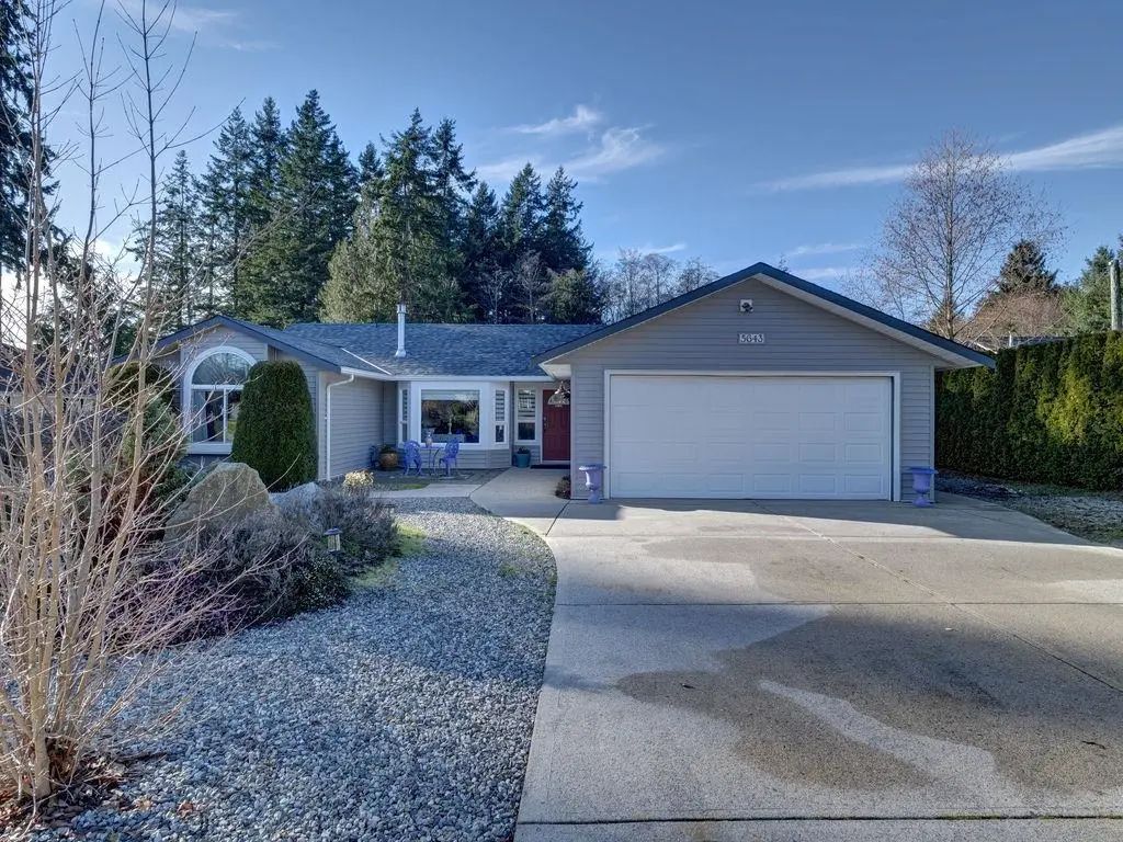 5643 Curtis Place, Sechelt