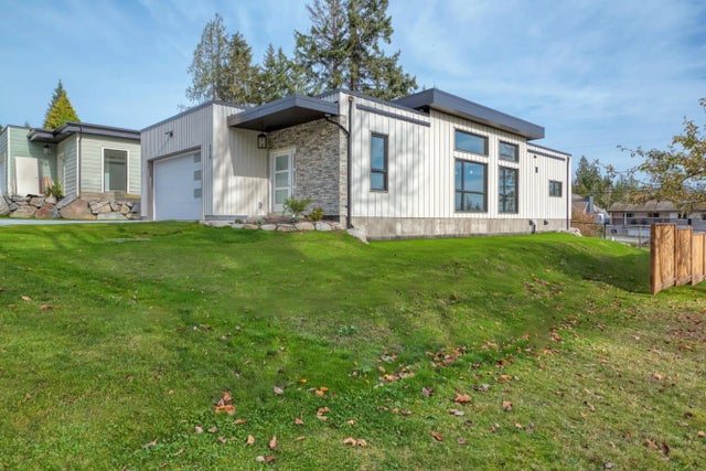5410 Stellar Way, Sechelt