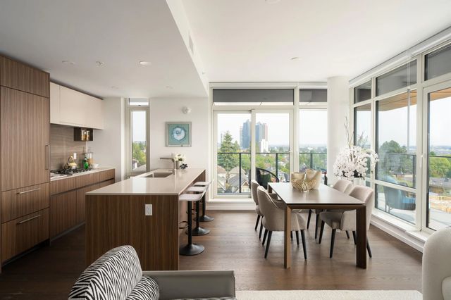8486 Oak Street 201, Vancouver