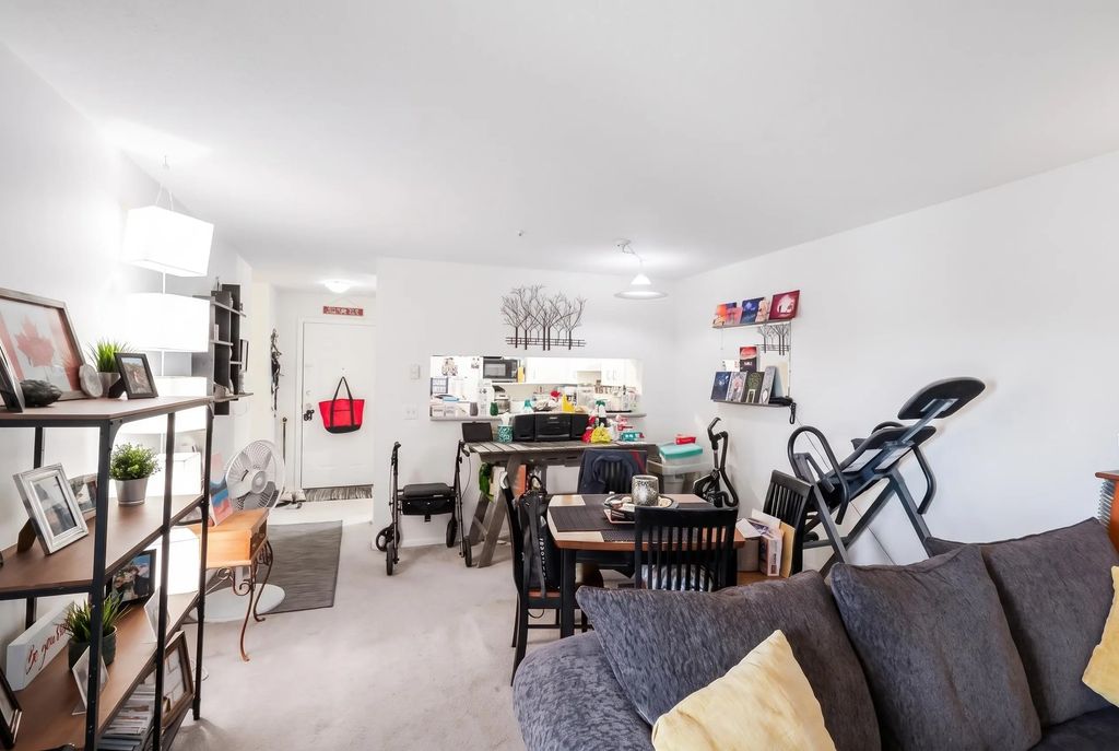 723 Twelfth Street 205, New Westminster
