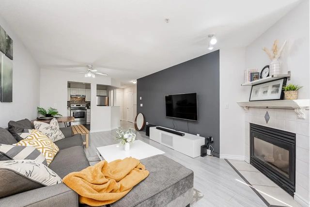 5765 Glover Road 101, Langley