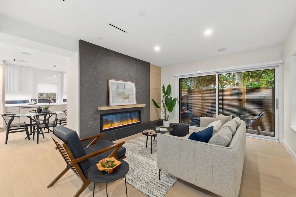 2430 W 49th Avenue, Vancouver