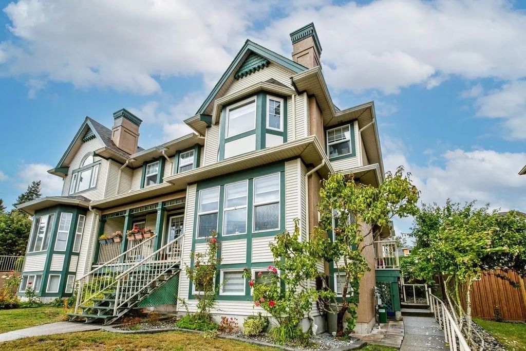 1135 Cartier Avenue 3, Coquitlam