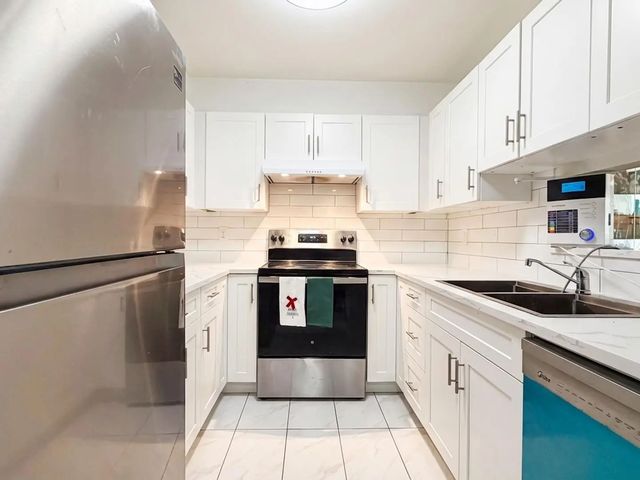 9942 151 Street 307, Surrey