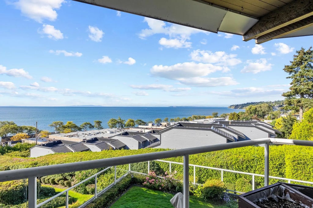 15015 Victoria Avenue 504, White Rock