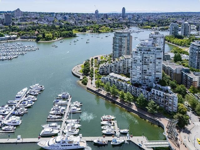 1067 Marinaside Crescent 502, Vancouver