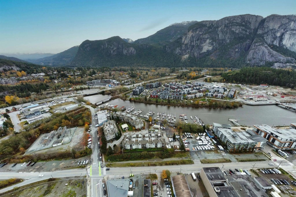1466 Pemberton Avenue 301, Squamish
