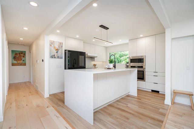 137 College Park Way, Port Moody