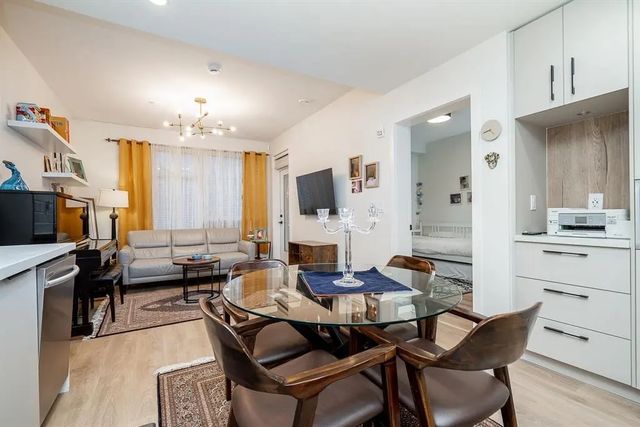 3038 St. George Street 112, Port Moody