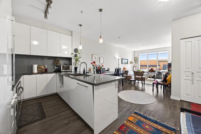 9311 Alexandra Road 427, Richmond
