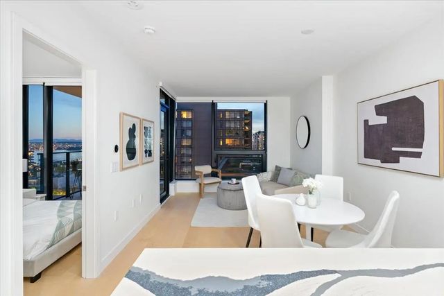 135 E 13th Street 1004, North Vancouver