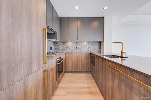 2385 Emery Court 409, North Vancouver