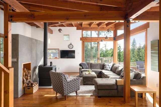 1506 Whitesails Drive, Bowen Island