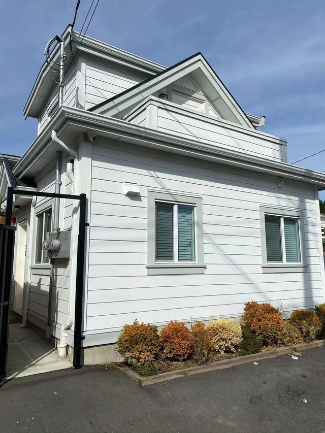 56 E 51st Avenue, Vancouver