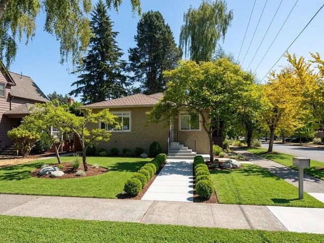 4 E 46th Avenue, Vancouver