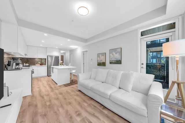 615 Cottonwood Avenue 305, Coquitlam