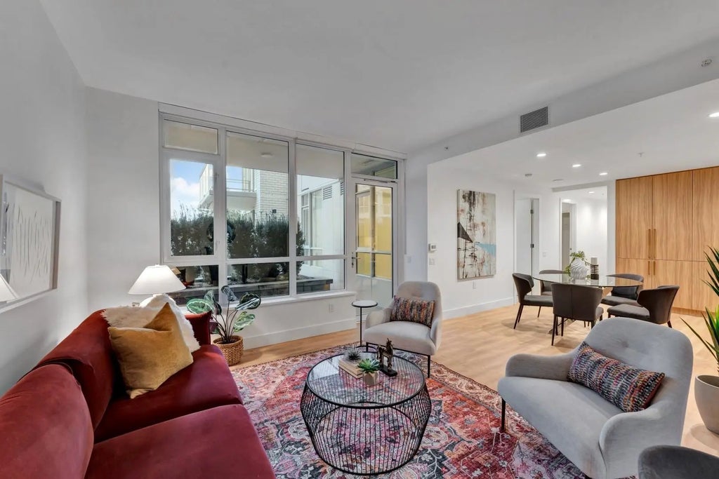 2325 Emery Court 105, North Vancouver