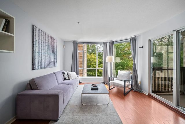 22233 River Road 401, Maple Ridge
