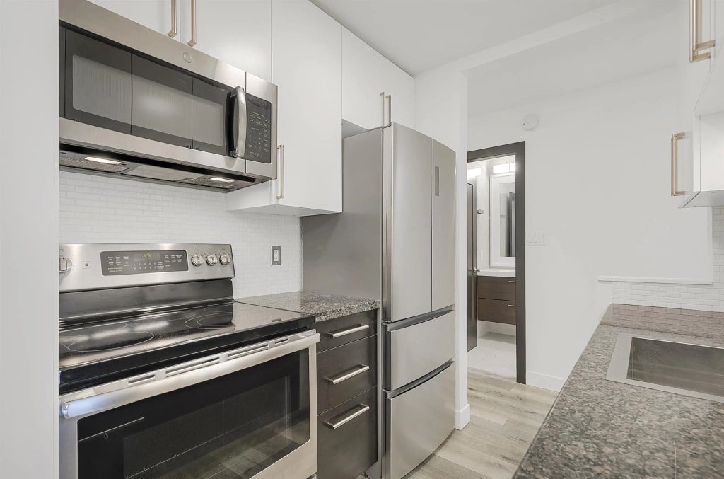 170 E 3rd Street 302, North Vancouver