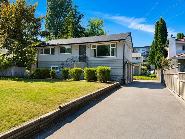 910 Robinson Street, Coquitlam