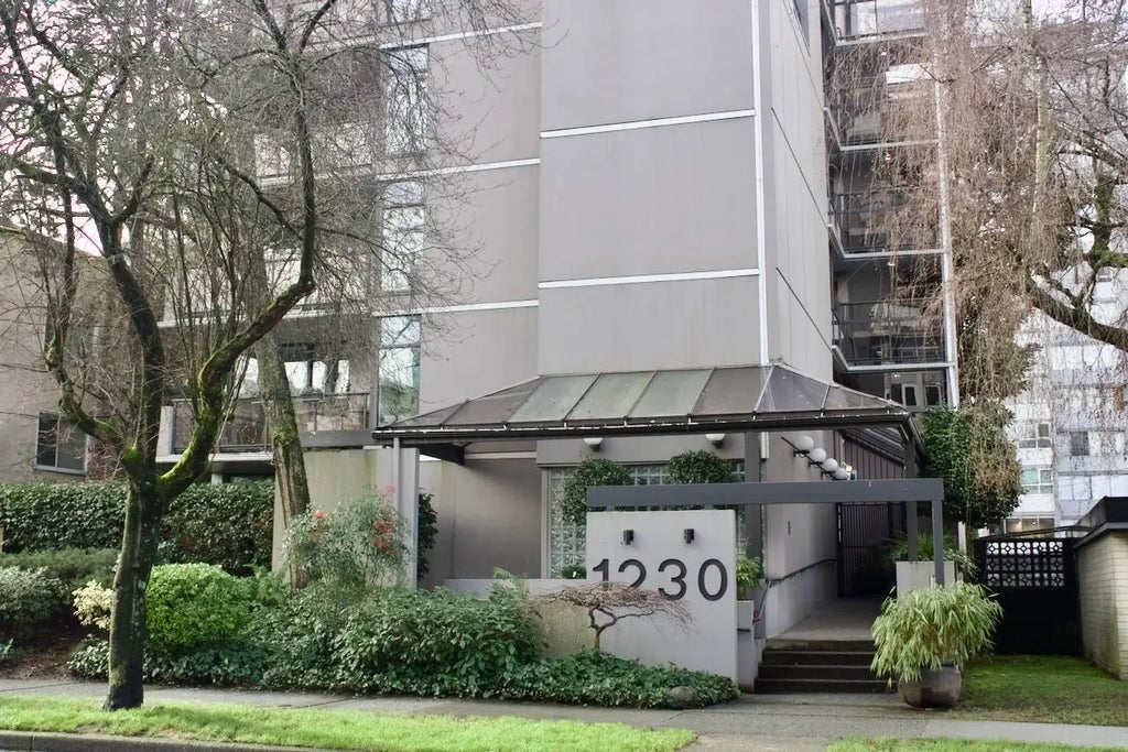 1230 Comox Street 402, Vancouver