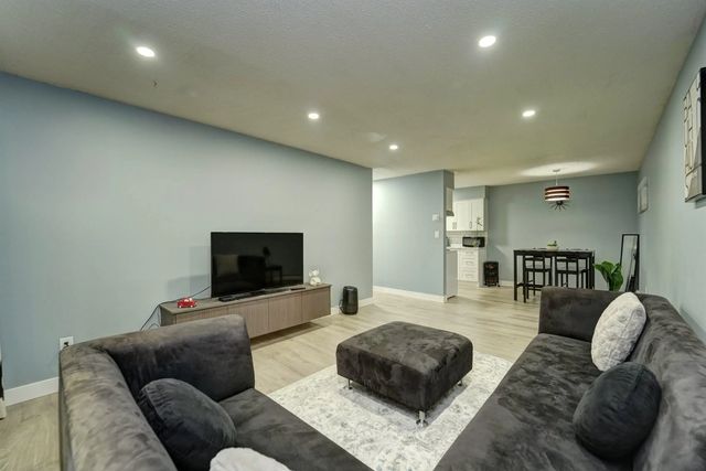 33450 George Ferguson Way 202, Abbotsford