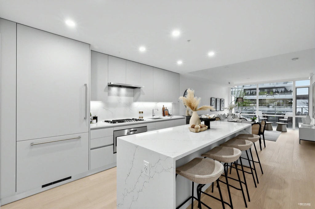 1331 Marine Drive 205, West Vancouver