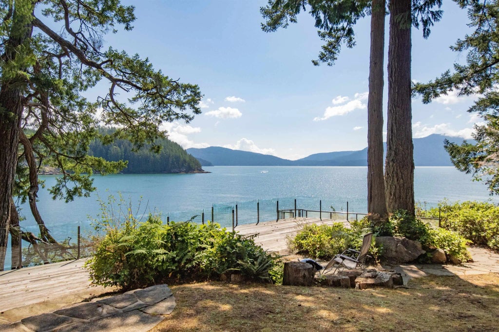 1010 Taki-te-si Road, Gambier Island