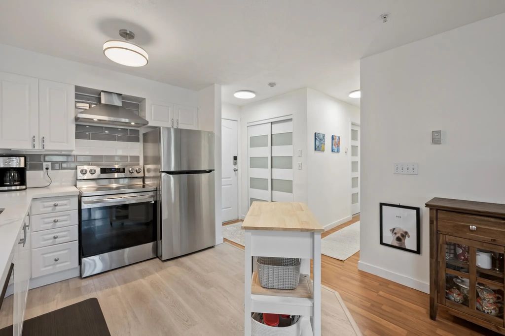 5765 Glover Road 202, Langley