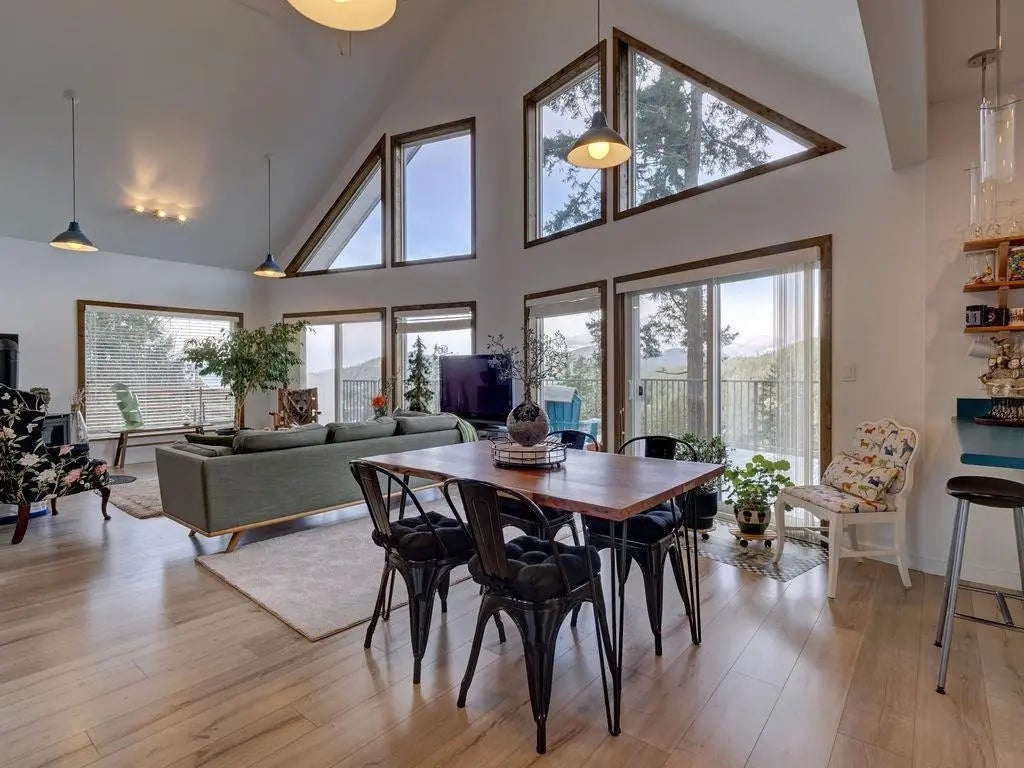 5280 Cecil Hill Road, Madeira Park