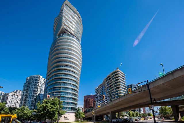 89 Nelson Street 2001, Vancouver