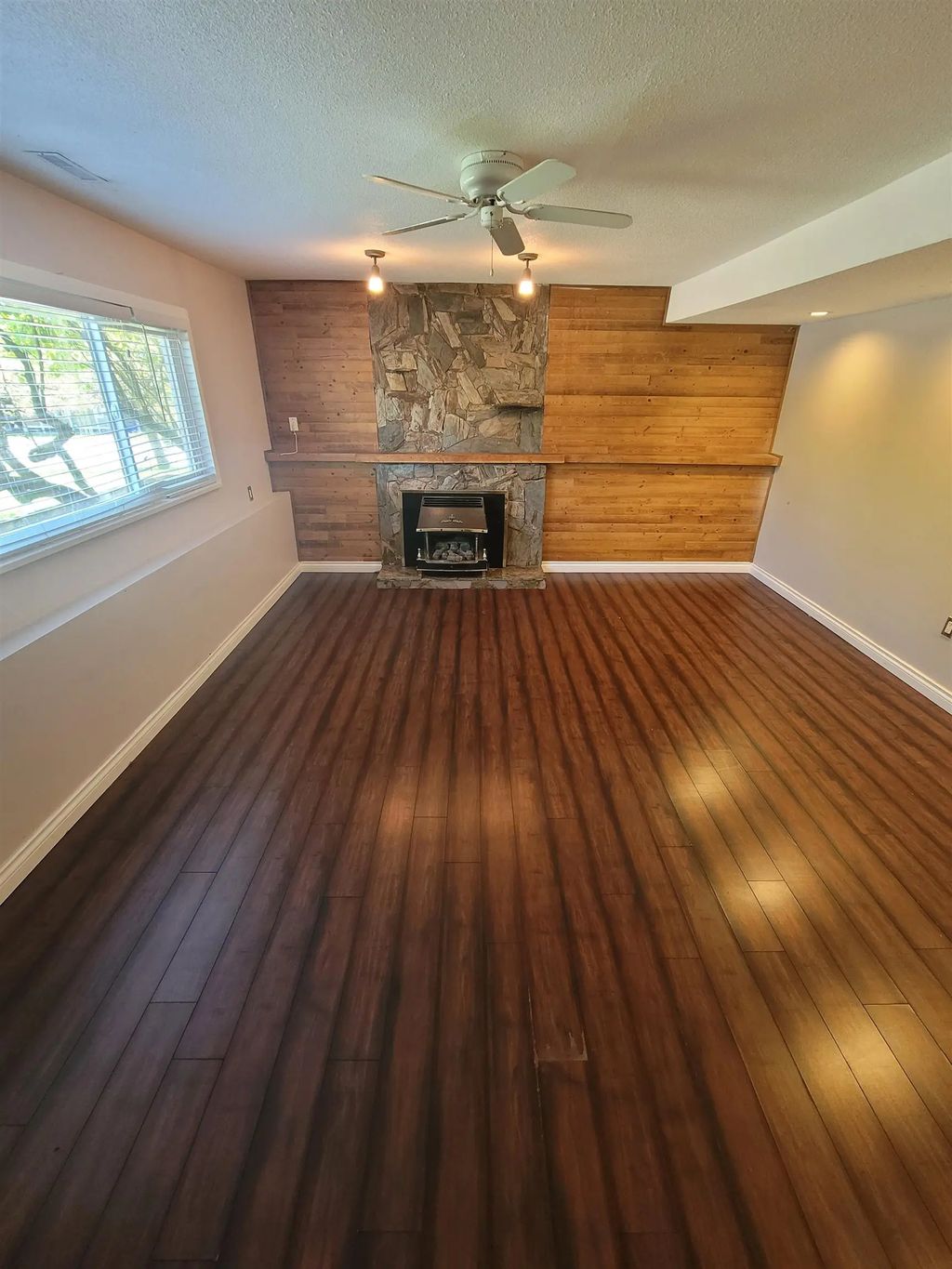 4749 207a Street Lower, Langdale