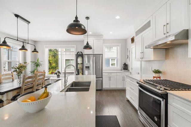 19501 74 Avenue 75, Surrey