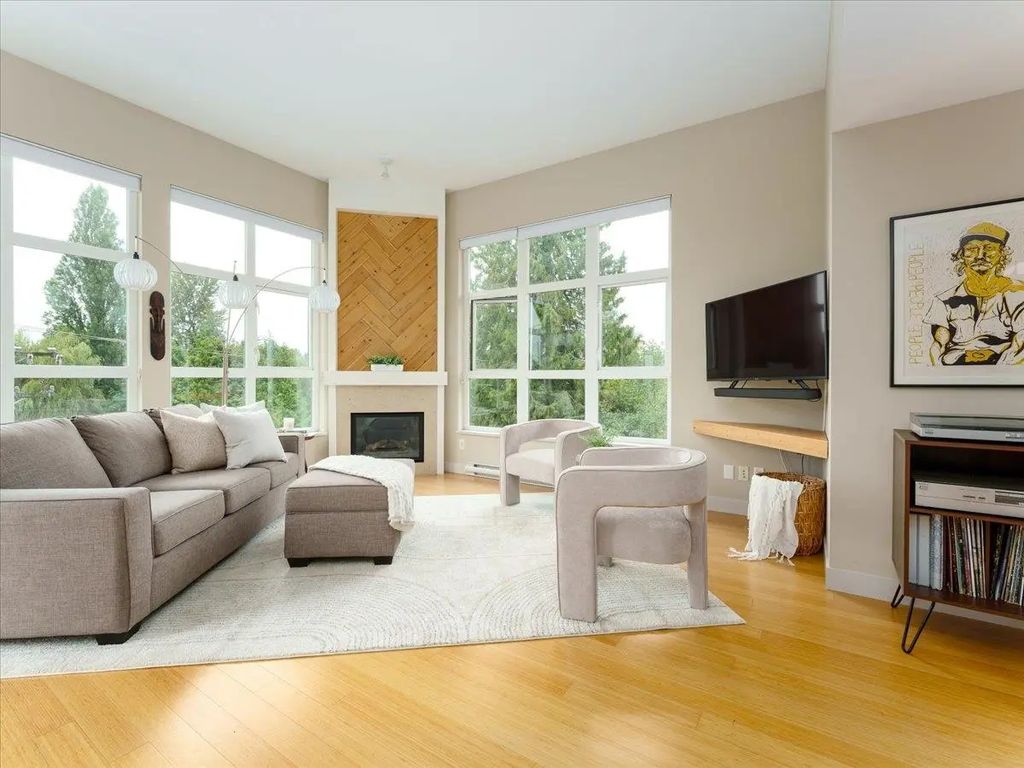 3732 Mt Seymour Parkway 402, North Vancouver
