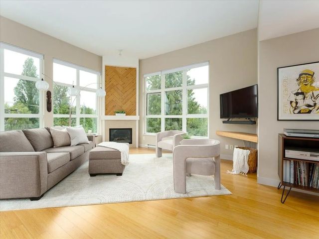 3732 Mt Seymour Parkway 402, North Vancouver