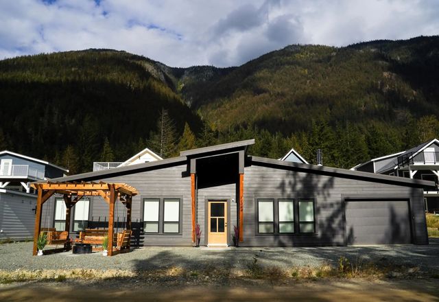 71384 Grove Place Hg 184, Hope