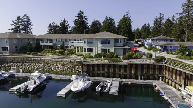 1585 Field Road 201, Sechelt