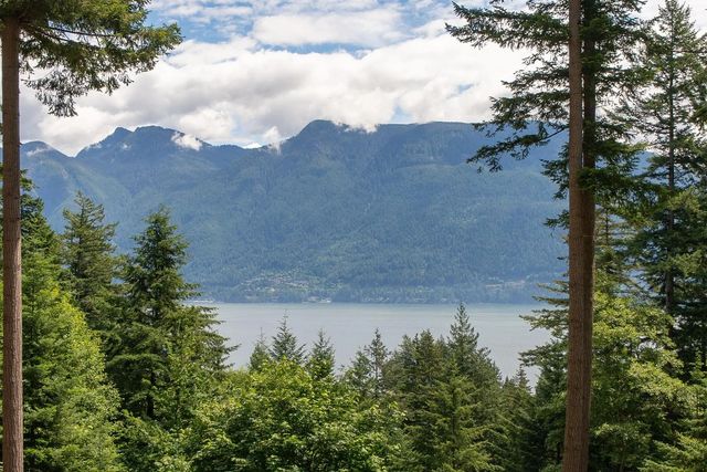 393 Creek Road, Bowen Island