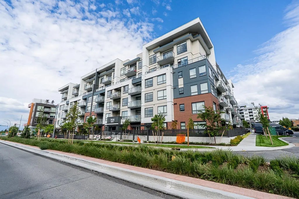 7936 206 Street 320, Langley