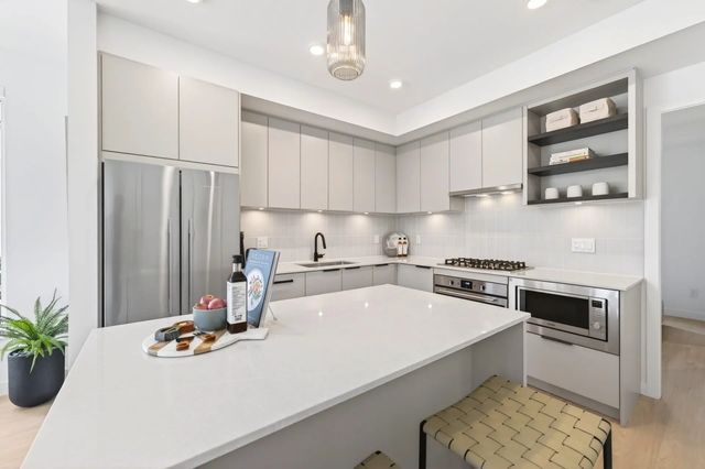 921 Grant Street 114, Coquitlam