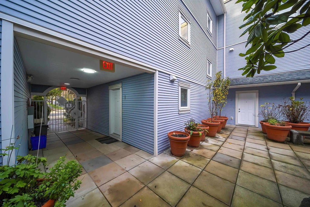 7128 17th Avenue 03, Burnaby