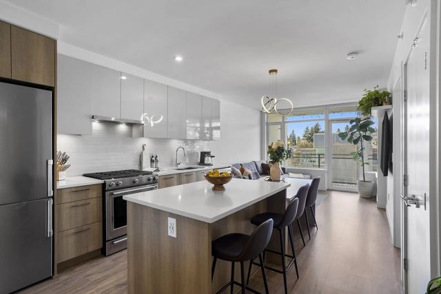 258 Nelson's Court 803, New Westminster