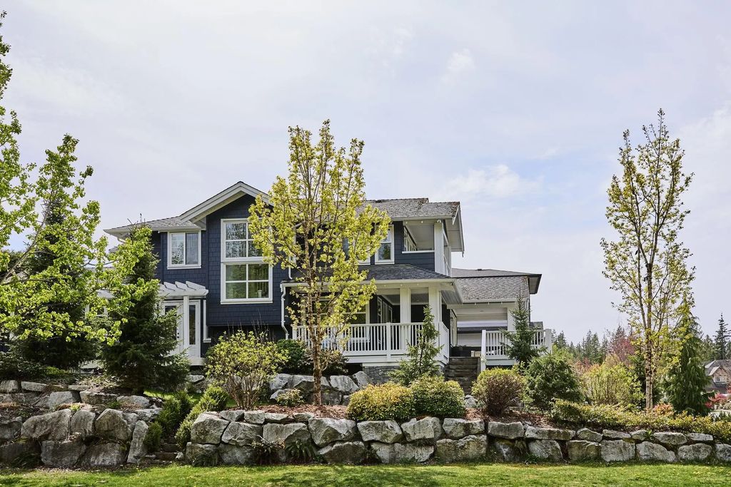 1001 Jay Crescent, Squamish
